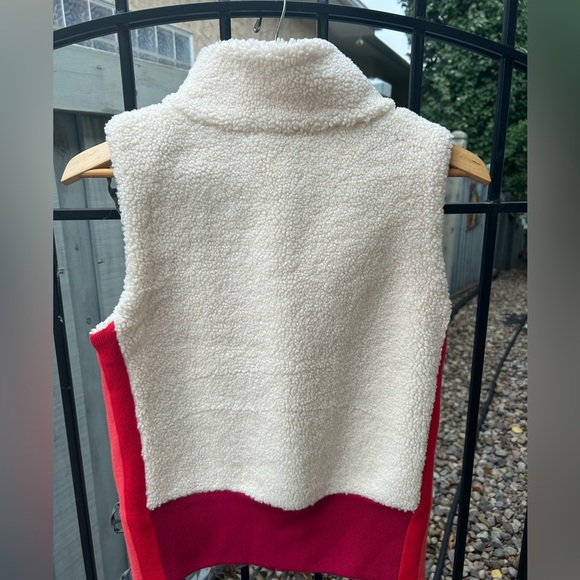 Wow them on a hike or ski chalet! - Picture 4 of 4